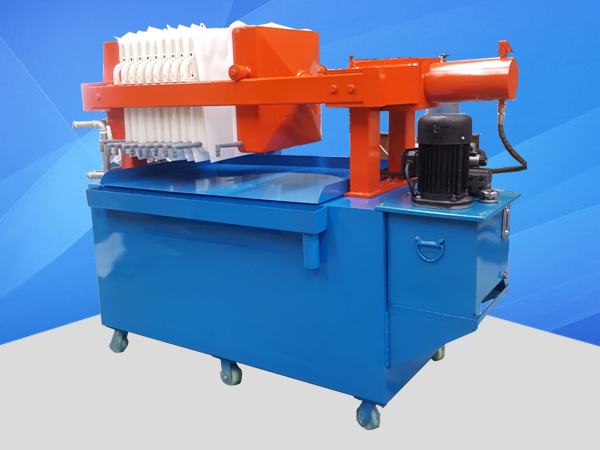 小型壓濾機采用特殊的硬質過濾介質